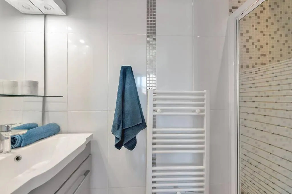 Croisette Beach - Modern 2 Bdrs Best Location! Cannes Apartment